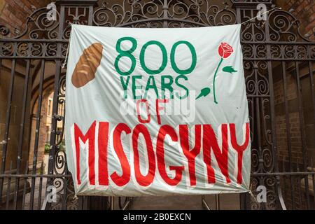 Cambridge, Regno Unito. 20th Feb, 2020. Picket line al di fuori della Hadden Library, Università di Cambridge, come docenti iniziare un 14 giorni sciopero sulle pensioni, le retribuzioni e le condizioni. Penelope Barritt/Alamy Live News Foto Stock