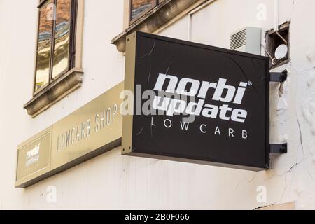 Norbi Update Lowcarb Shop Sign, Sopron, Ungheria Foto Stock