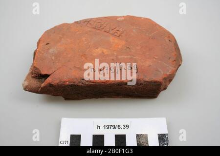 Frammento di un più tardi di mattone con timbro) GERIN. Spaccatura in superficie., Più Tardi, mattoni, frammenti, terracotta, mattoni, 17,9 x 10 x 3,9 cm, romano, olandese, sud Olanda, Leidschendam-Voorburg, Voorburg, Arentsburg Foto Stock