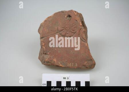 Frammento di un mattone successivo, con un timbro rotondo., Più Tardi, mattone, frammento, terracotta, mattone, 13,5 x 13,5 x 3,2 cm, romano, Germania, sconosciuto, Kalkar, Monterberg Foto Stock