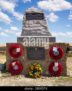 Un memoriale per la Royal Dragoon Guards a Lepe Beach Hampshire per il loro sacrificio durante la guerra mondiale due In Operazione Overlord. Foto Stock