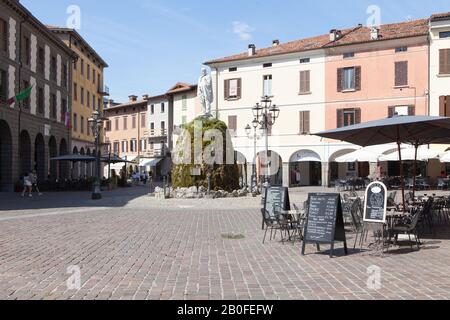 Piazza Garibaldi, Iseo, Italia Foto Stock