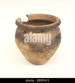 Paesi Bassi Medioevo, uovo vaso, pareti ruvide, terracotta, Frankish, Mayen, altezza, 11,3 cm, vmeb 600-700, Paesi Bassi, Sud Olanda, Katwijk, Rijnsburg, terreno di sepoltura Foto Stock