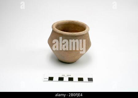 Paesi Bassi Medioevo, vaso nod, ceramica, Frankish, h, 8,6 cm, diam, 10,5 cm, vmeb, Paesi Bassi, Limburg, Leudal, Buggenum Foto Stock