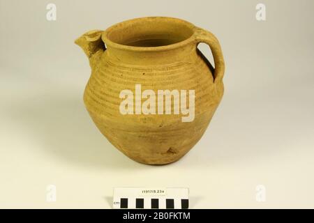 Paesi Bassi Medioevo, vaso di lancio, ceramica, Frankish, h, 20,3 cm, diam, 22,3 cm, vmeb 590-650, Paesi Bassi, Limburgo, Roermond, Swalmen Foto Stock