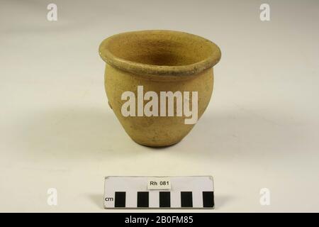 Uovo vaso di terracotta dalle pareti ruvide, uovo vaso, terracotta (pareti ruvide), h: 11.3 cm, diam: 13 cm, vmea 525-600, Paesi Bassi, Utrecht, Rhenen, Rhenen, grave 81 Foto Stock