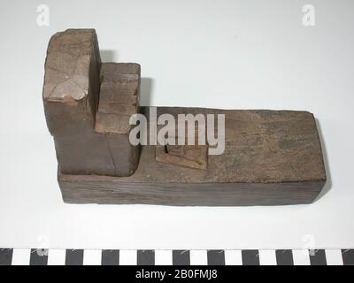 Statua, Iside, Horuskind, corno, disco solare, bronzo, dea, bronzo, 15 x 4 x 5,6 cm, Tardo Periodo (o: Periodo tolemaico), Egitto Foto Stock