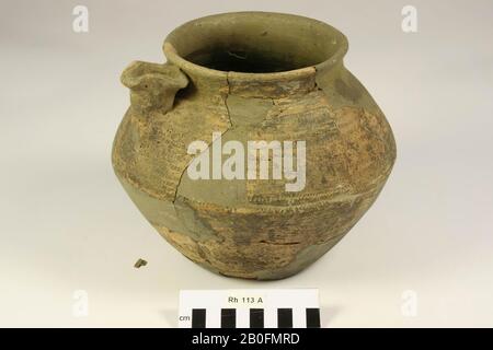 Paesi Bassi Medioevo, vaso di lancio, terracotta, pareti lisce, Frankish, h, 18,4 cm, diam, 22,5 cm, vmeb 600-700, Paesi Bassi, Utrecht, Rhenen, Rhenen, grave 113 Foto Stock