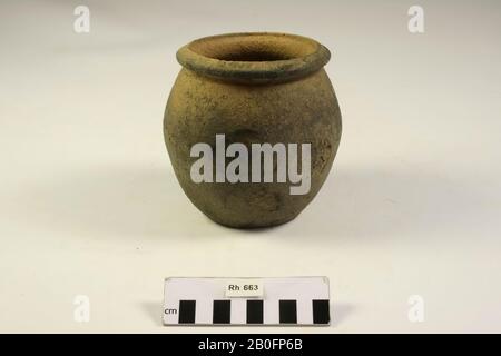 Uovo vaso di terracotta dalle pareti ruvide, uovo vaso, terracotta (parete ruvida), h: 13.1 cm, diam: 11.4 cm, vmeb, Paesi Bassi, Utrecht, Rhenen, Rhenen, tomba 663 Foto Stock