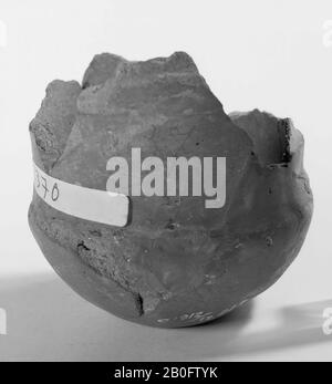 Preistoria, vaso, frammento, terracotta, h, 7 cm, diam, 6,5 cm, preistoria -3400, -2900, Paesi Bassi, Drenthe, Borger-Odoorn, Drouwen, hunebed D19 Foto Stock