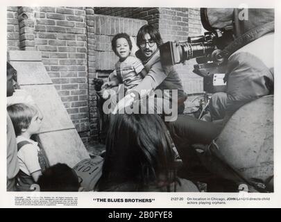 JOHN LANDIS SU SET OF 'THE BLUES BROTHERS' (1980) UNIVERSAL PICTURES/MOVIESTORE COLLECTION LTD Foto Stock