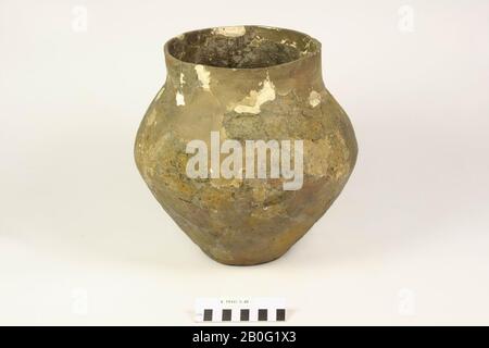 Urna germanica di terracotta. Vecchi legami e aggiunte., Urn, terracotta, h: 27,5 cm, diam: 28 cm, preistoria -800 Foto Stock