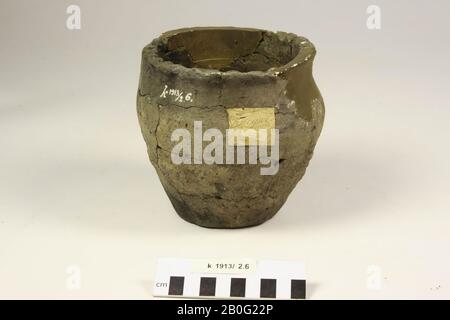 Urna germanica di terracotta. Vecchi legami e aggiunte., Urn, terracotta, h: 13 cm, diam: 15 cm, preistoria -800 Foto Stock