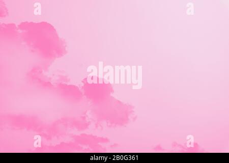 Sfondo rosa pastello cielo con nuvole rosa. Acquerello rosa sfondo astratto Foto Stock