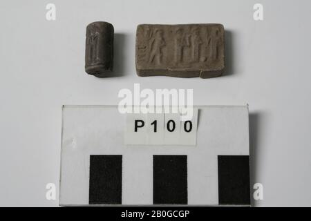 Fusione di zolfo e impronta di un francobollo persiano del British Museum., Fusione, impronta, tenuta del cilindro, zolfo, 1,7 x 2,9 x 0,4 cm Foto Stock