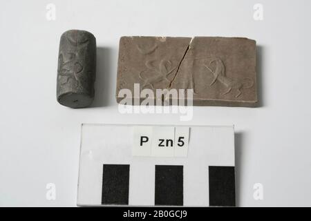 Fusione di zolfo e impronta di un sigillo a cilindro persiano di Sir Gore Ousley., Fusione, impronta, tenuta a cilindro, zolfo, 2,9 x 5,5 x 0,6 cm Foto Stock