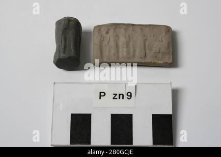 Colata di zolfo e impronta di una guarnizione a cilindro persiano o babilonesi, colata, impronta, tenuta a cilindro, zolfo, 2,3 x 4,1 x 0,5 cm Foto Stock