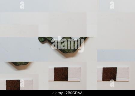 Fibula, frammento, metallo, bronzo, 3,9 x 2,6 x 0,2 cm, Francia, sconosciuto, sconosciuto, Amiens? Foto Stock