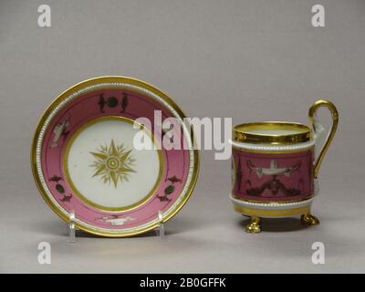 Fabbrica di porcellana di Parigi (?), Cup and Saucer, 1800–10, porcellana dura, tazza: 2 3/4 x 3" (7 x 7,6 cm Foto Stock