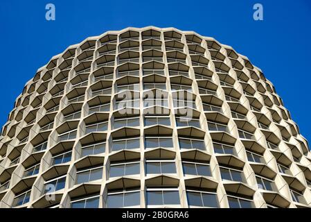 Londra, Inghilterra, Regno Unito. Uno Kemble Street (WC2B 4AN) o "ritmo House' (arch: R Seifert & Partner; 1966) Foto Stock