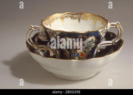 Fabbrica di porcellana di Worcester, inglese, 1751-presente, tazza A Due Maneggiate e Saucer, c. 1770, porcellana morbida Foto Stock