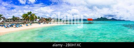 Isola di Mauritius resort. Blue Bay con acque cristalline. Paesaggio tropicale dell'isola Foto Stock