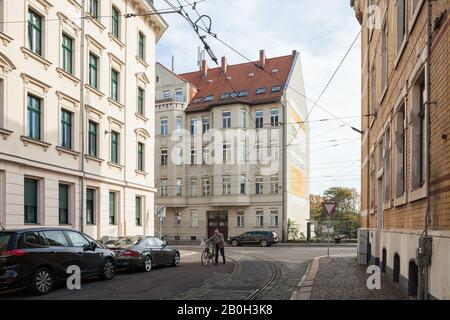 06.10.2018, Lipsia, Sassonia, Germania - edifici antichi nella Koetzschauer Strasse a Lipsia-Kleinzschochre. 00P181006D109CAROEX.JPG [VERSIONE MODELLO: NO Foto Stock