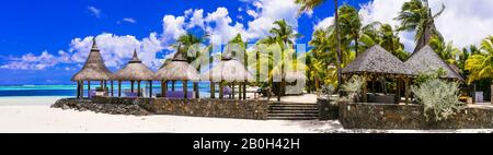 Paesaggio tropicale dell'isola. Mauritius con belle spiagge e resort di lusso. Vacanze tranquille e rilassanti Foto Stock