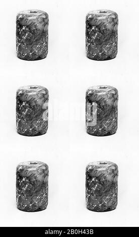 Bead, Cina, dinastia Han (206 a.C.-d.C. 220), Cultura: Cina, Giada, H. 1 in. (2,5 cm); diam. 11/16" (1,7 cm), Giada Foto Stock