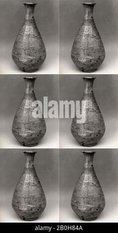 Vaso, Corea, inizio 20th secolo, Corea, Ceramica con smalto, H. 11 3/4 in. (29,8 cm), ceramica Foto Stock