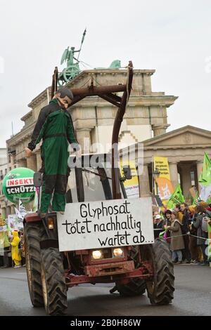 18.01.2020, Berlino, Berlino, Germania - dimostrazione sotto il motto: Affrontare il cambiamento agricolo, proteggere il clima. Durante la settimana Verde, fattoria Foto Stock