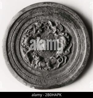 Specchio, Corea, Dinastia Goryeo (918–1392), Cultura: Corea, Bronzo, Diam. 4 1/2 in. (11,4 cm), specchi Foto Stock