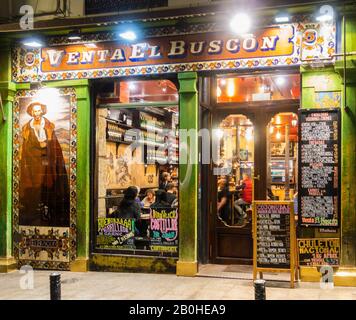 Venta El Buscon rubinetti bar/ristorante vicino a Paza Mayor nel centro di Madrid. Madrid Spagna Foto Stock