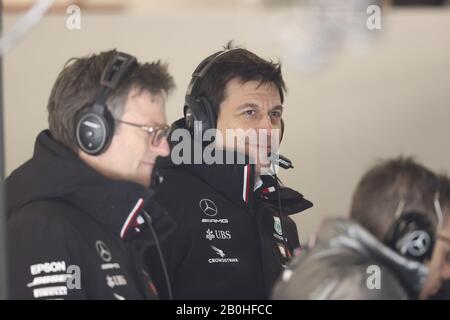 Barcellona, Spagna. 20th Feb, 2020. AMG team mercedes lavoro durante i test pre-stagione 2020, Campionato di Formula 1 a Barcellona (Spagna), Italia, 20 Febbraio 2020 credito: Agenzia fotografica indipendente Srl/Alamy Live News Foto Stock