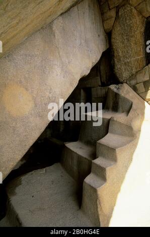 PERÙ, VALLE SACRA, MACHU PICCHU, TOMBA REALE Foto Stock