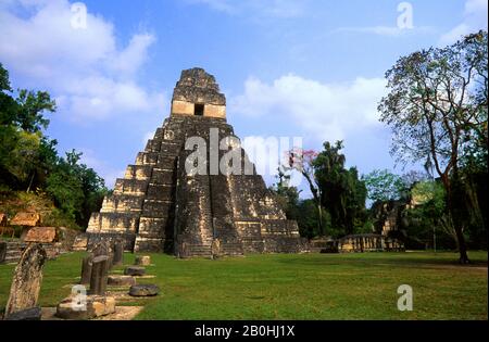 GUATEMALA, TIKAL, TEMPIO DELLA JAGUAR GIGANTE (TEMPIO I) Foto Stock