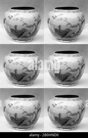 Vaso con coperchio, Giappone, periodo Edo (1615–1868), Data 1820, Giappone, porcellana bianca decorata con blu sotto lo smalto (Hirado ware), H. (con coperchio) 6 5/8 in. (16,8 cm); diam. 7 7/8 poll. (20 cm), ceramica Foto Stock