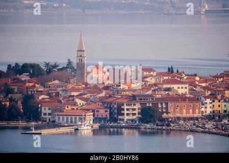 Vista Sulla Città Costiera Mediterranea Piran Foto Stock