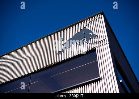 20th Febbraio 2020; circuito De Barcelona, Barcellona, Catalogna, Spagna; Formula 1 Pre Season Testing One; Motorhome del team AlphaTauri di Formula Uno nel paddock durante le giornate di test di Formula Uno al circuito della Catalunya Foto Stock