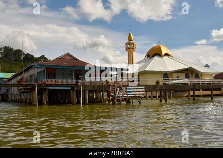 Moschea Galleggiante Presso Il Villaggio Acquatico Kampong Ayer, Bandar Seri Begawan, Brunei Foto Stock