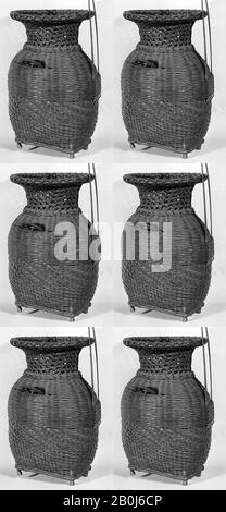 Basket, Giappone, 19th secolo, Giappone, Bamboo, H. 9 1/8 in. (23,2 cm), Basketry Foto Stock