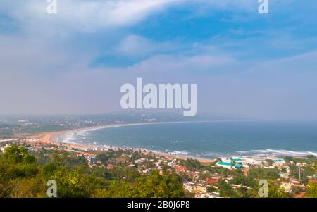 Arial vista dal punto di vista Titanic a Kailasagiri. Di Visakhapatnam / Vizag città accanto a Bay of Bengala Foto Stock
