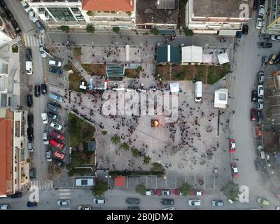 Igoumenitsa Grecia Epiro Thessalia Municipio Piazza Carnevale Halloween Tsiknopempti 2020 aereo vista drone foto Foto Stock