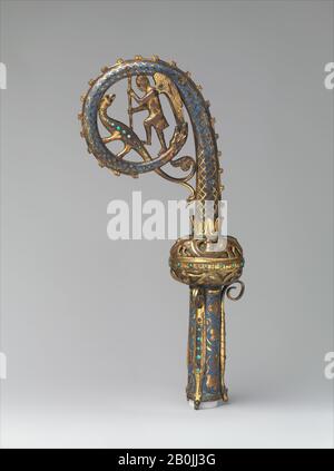 Testa di un Crozier con San Michele Sposing il drago, francese, 1220–30, Fatto a Limoges, Francia, francese, smalto Champlevé, rame-dorato, pasta di vetro, 12 13/16 × 4 15/16 × 2 3/4 in. (32,5 × 12,5 × 7 cm), Enamels-Champlevé Foto Stock