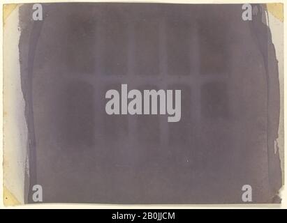 William Henry Fox Talbot, [The Oriel Window, South Gallery, Lacock Abbey], William Henry Fox Talbot (Inglese, Dorset 1800–1877 Lacock), Probabilmente 1835, Paper Negative, Foglio: 8,5 × 11,6 Cm (3 3/8 × 4 9/16 In.), Irregolarmente Rifilati, Negativi Foto Stock