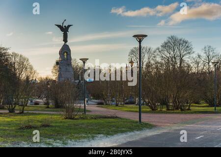 Tallinn, Estonia - 01.05.20: Monumento alla corazzata Rusalka nella zona del parco di Kadriorg Foto Stock