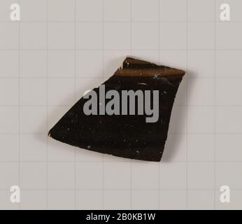 Frammento di terracotta di un lekanis (piatto coperto), Greco, Attico, Arcaico, Data 6th secolo a.C., Greco, Attico, Terracotta; nero-figura, Vasi Foto Stock