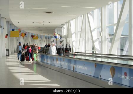 Passaggio all'aeroporto JFK di New York, Stati Uniti Foto Stock