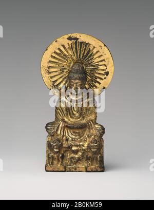 Buddha, probabilmente Shakyamuni (Shijiamouni), Cina, Sedici periodo di regni (304–439), Data fine 4th–inizio 5th secolo, Cina, Bronzo Dorato; pezzo-stampo cast, H. 6 1/2 in. (16,5 cm); W. 2 3/4 in. (7 cm); D. 1 3/8 in. (3,5 cm), scultura Foto Stock