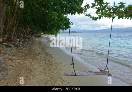 L'isola di San Vicente è una città emergente a Palawan. I turisti visitano le aree ancora sottosviluppate per le spiagge e la vita marina. Foto Stock